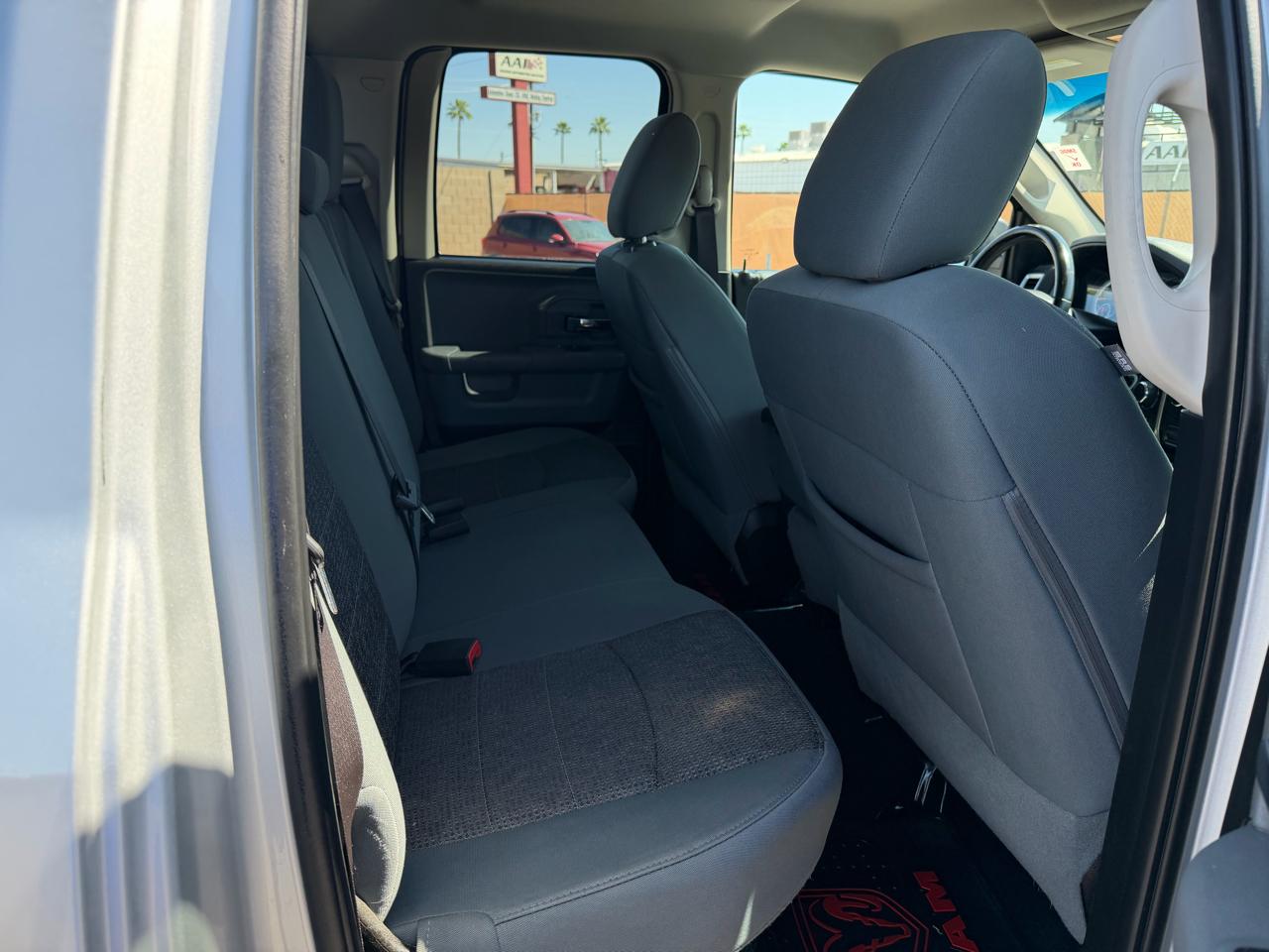 RAM 1500 2WD Quad Cab 140.5" Big Horn 2015