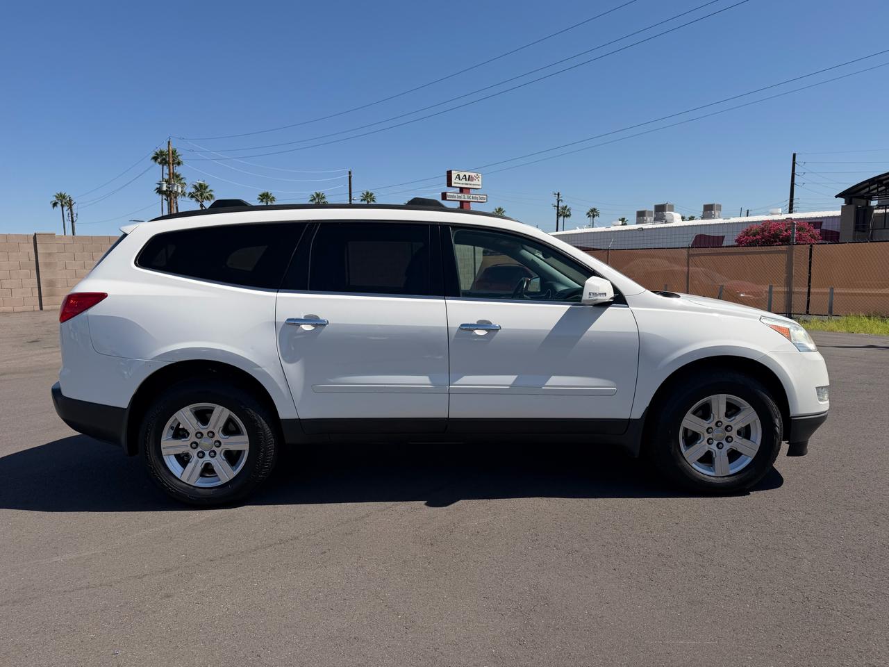 Chevrolet Traverse 2LT FWD 2012