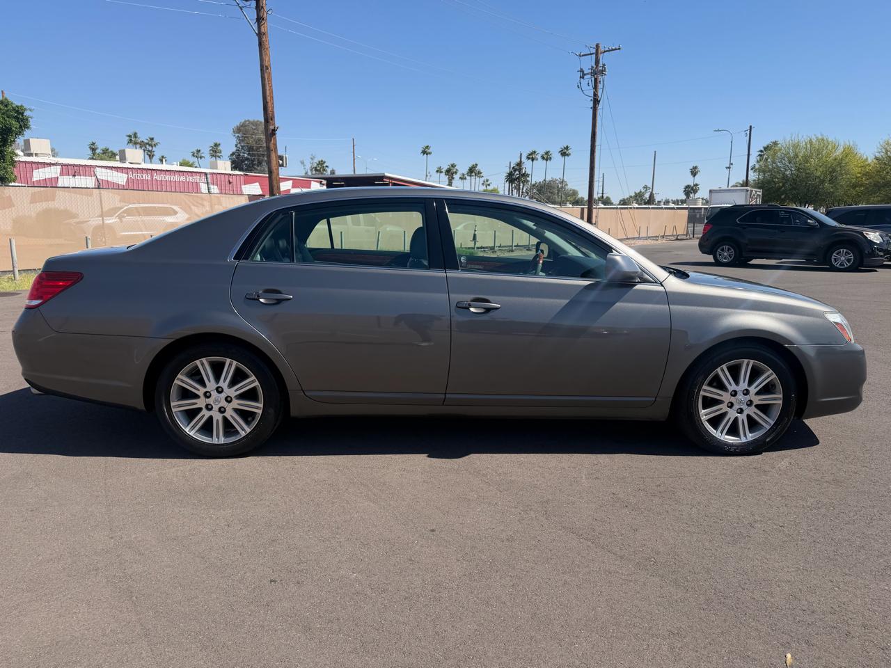 Toyota Avalon XL 2005
