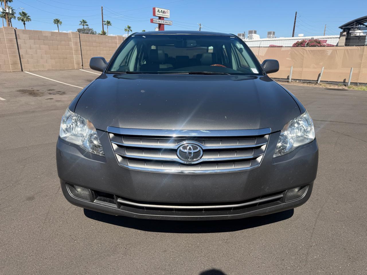 Toyota Avalon XL 2005