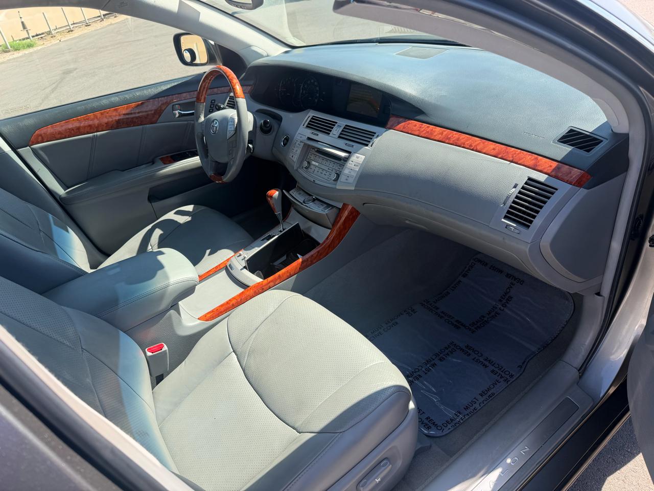 Toyota Avalon XL 2005