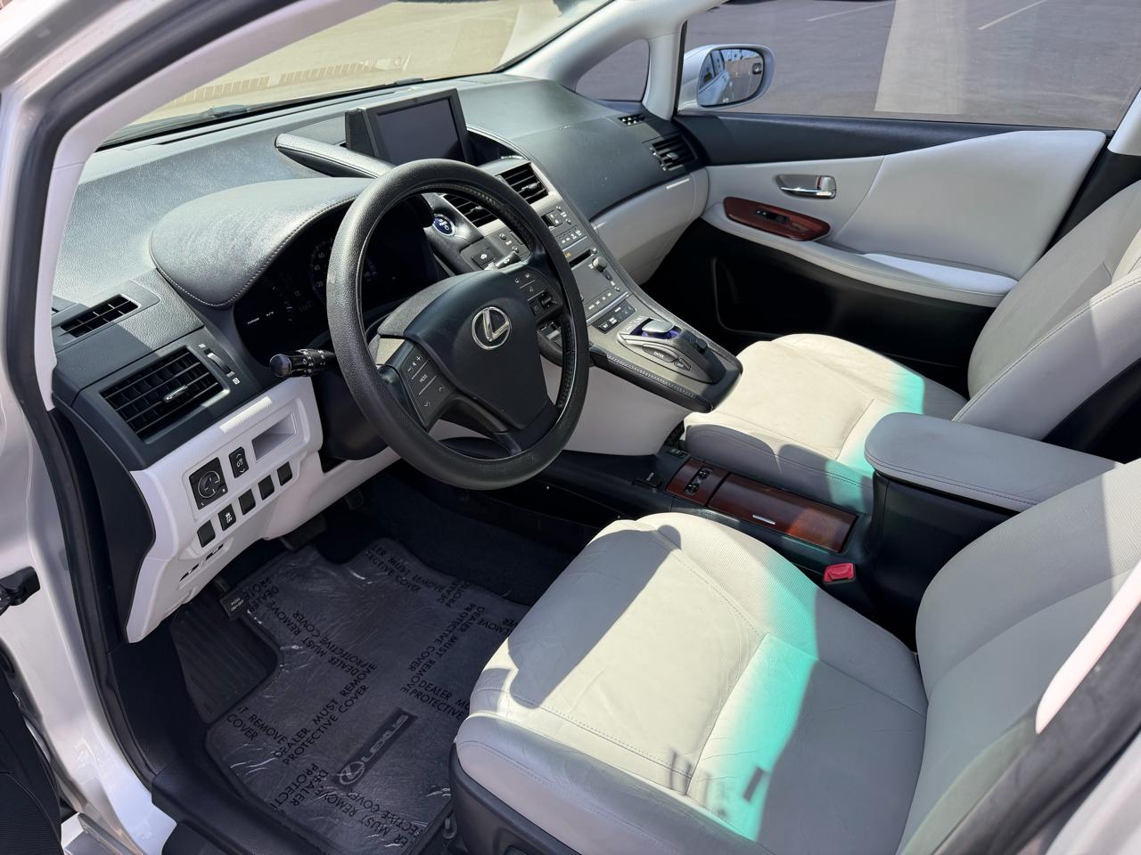 Lexus HS 250h Sedan 2010