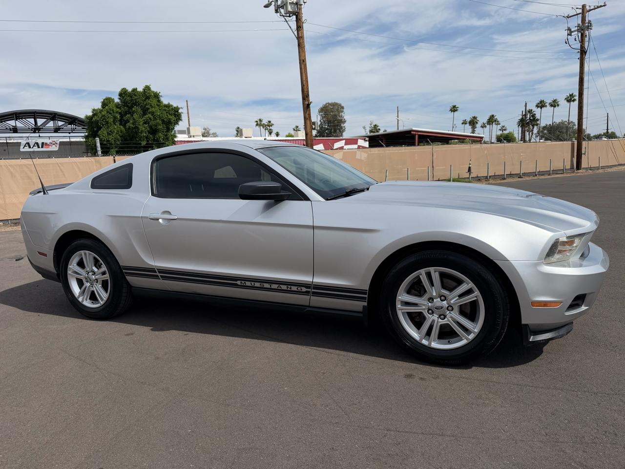 Ford Mustang V6 Coupe 2011