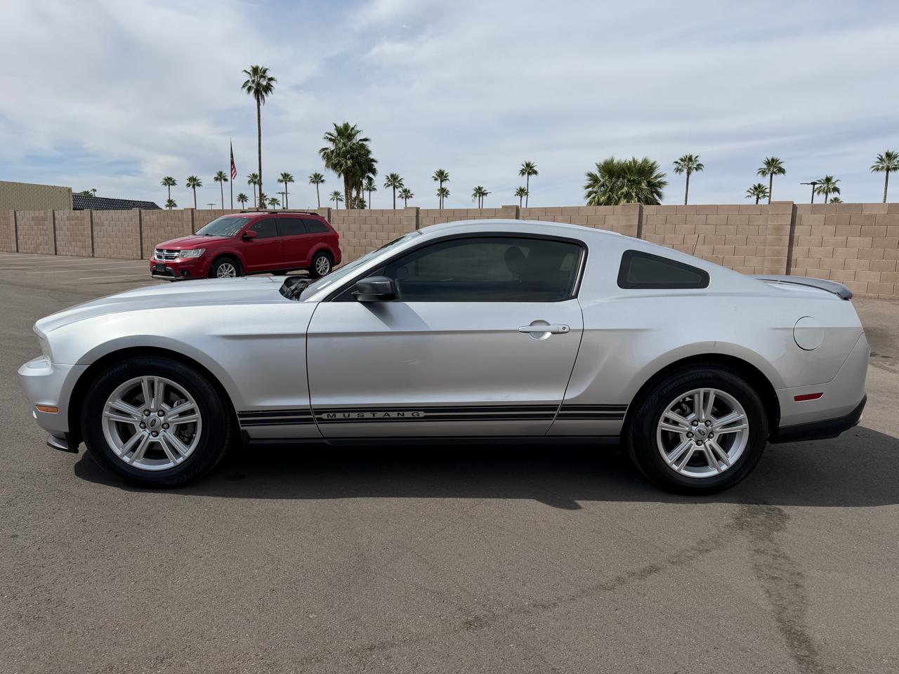 Ford Mustang V6 Coupe 2011