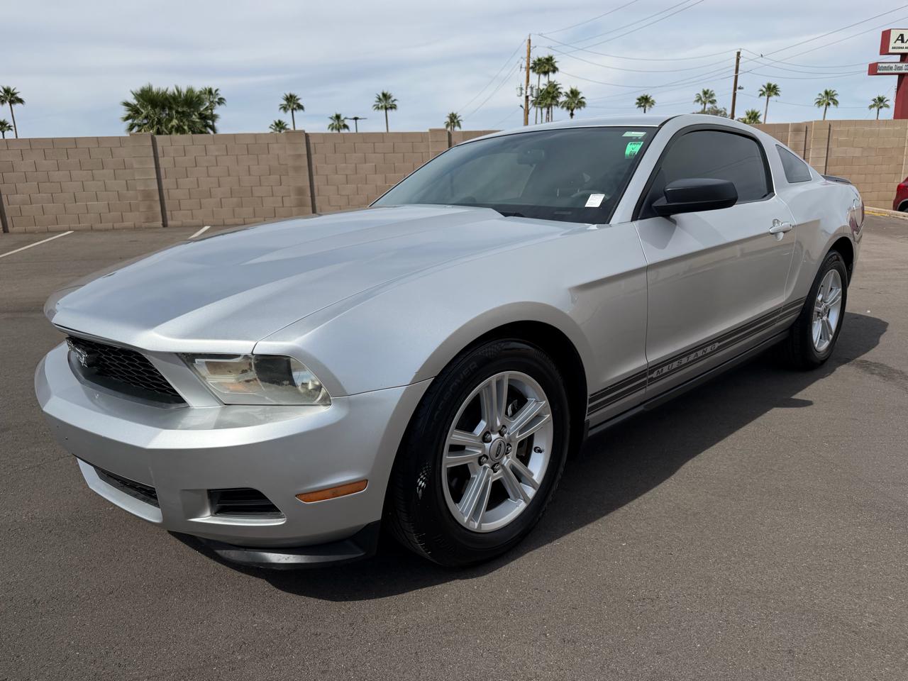 Ford Mustang V6 Coupe 2011