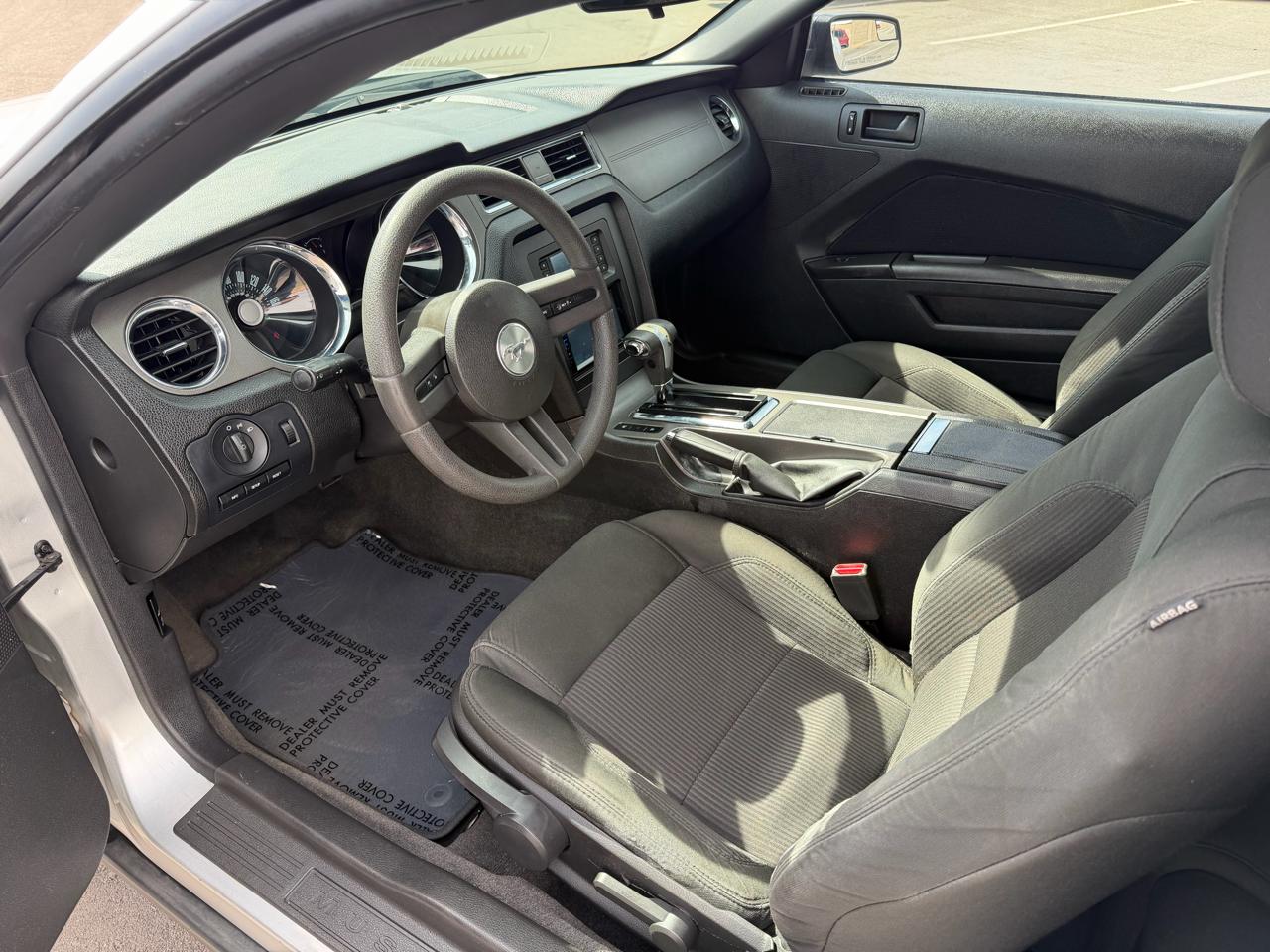 Ford Mustang V6 Coupe 2011