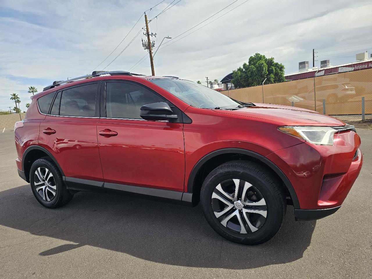 Toyota RAV4 LE FWD 2017