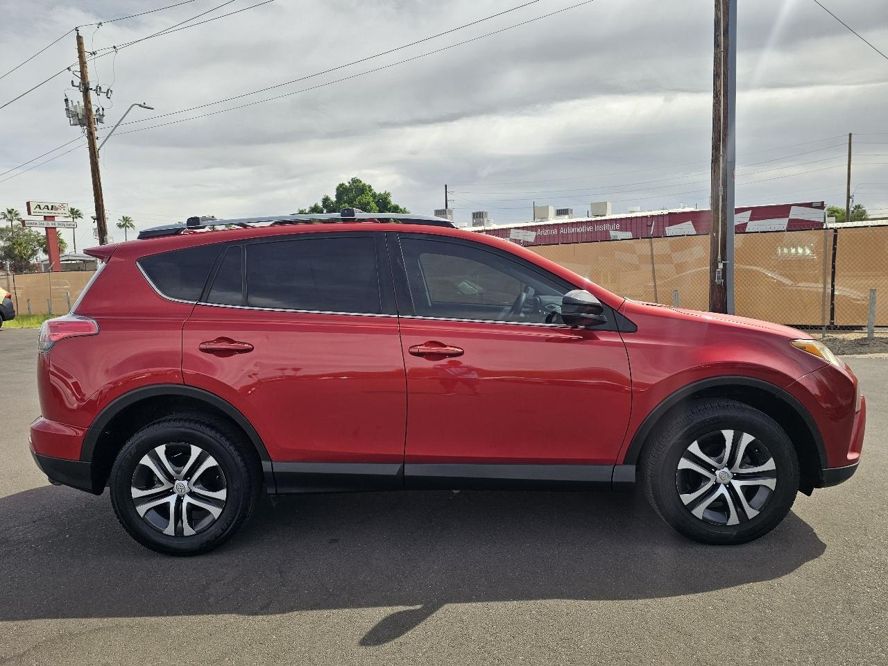 Toyota RAV4 LE FWD 2017