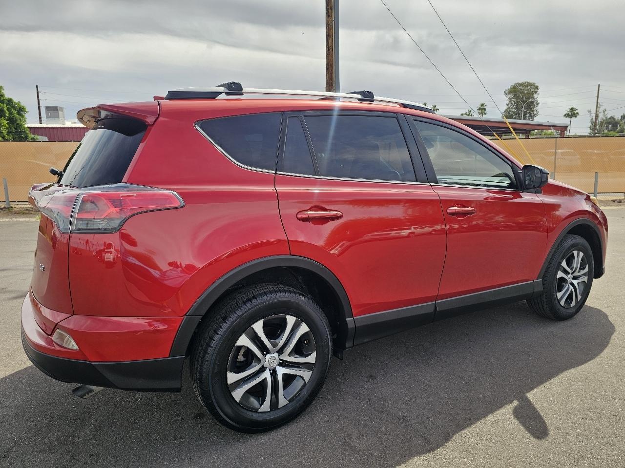 Toyota RAV4 LE FWD 2017