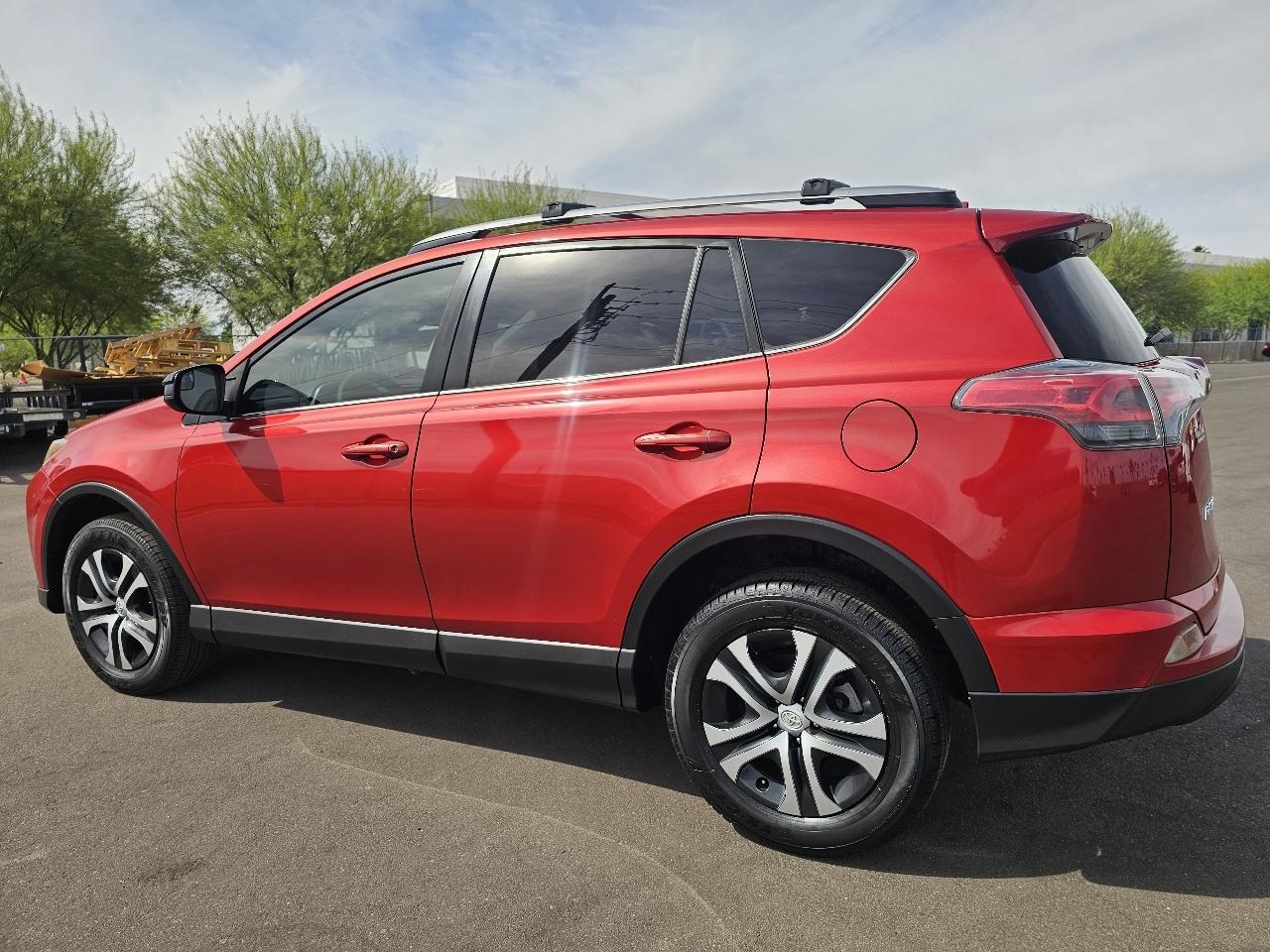 Toyota RAV4 LE FWD 2017