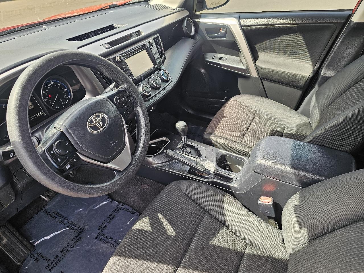 Toyota RAV4 LE FWD 2017
