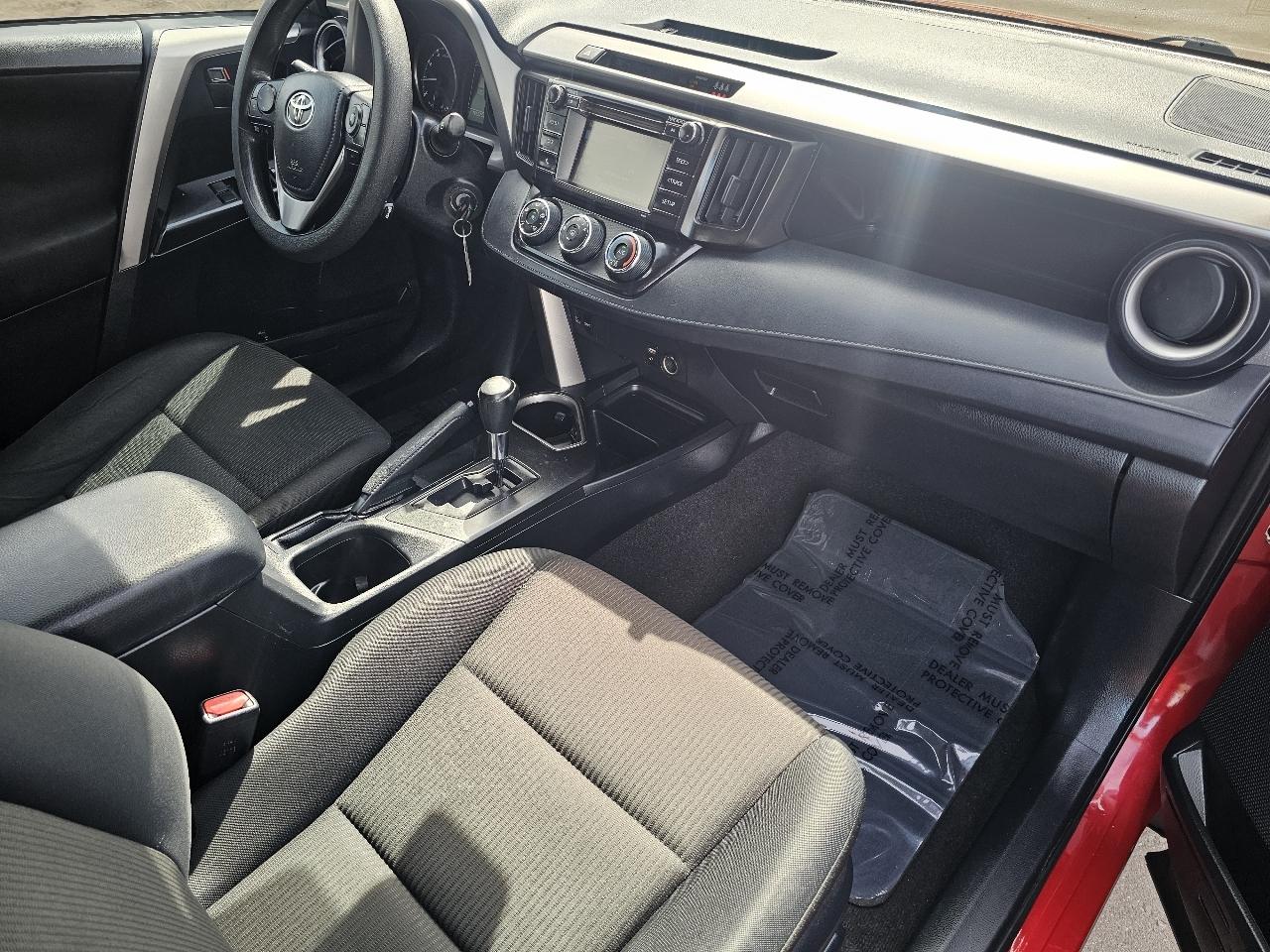 Toyota RAV4 LE FWD 2017