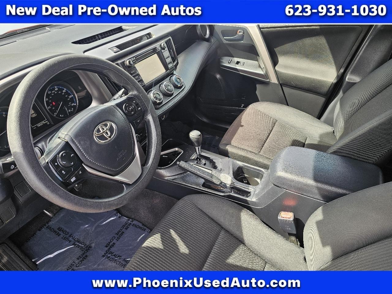 Toyota RAV4 LE FWD 2017