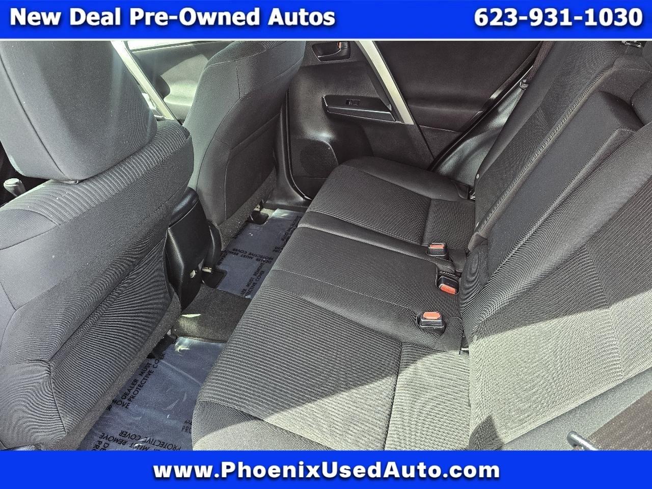 Toyota RAV4 LE FWD 2017