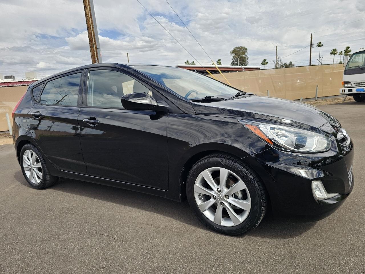 Hyundai Accent SE 5-Door 2012