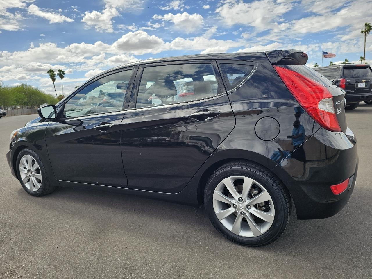 Hyundai Accent SE 5-Door 2012