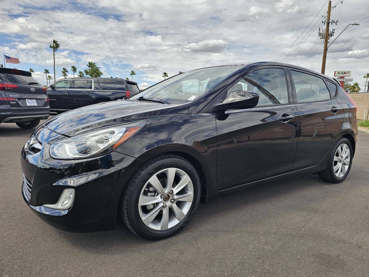 Hyundai Accent SE 5-Door 2012