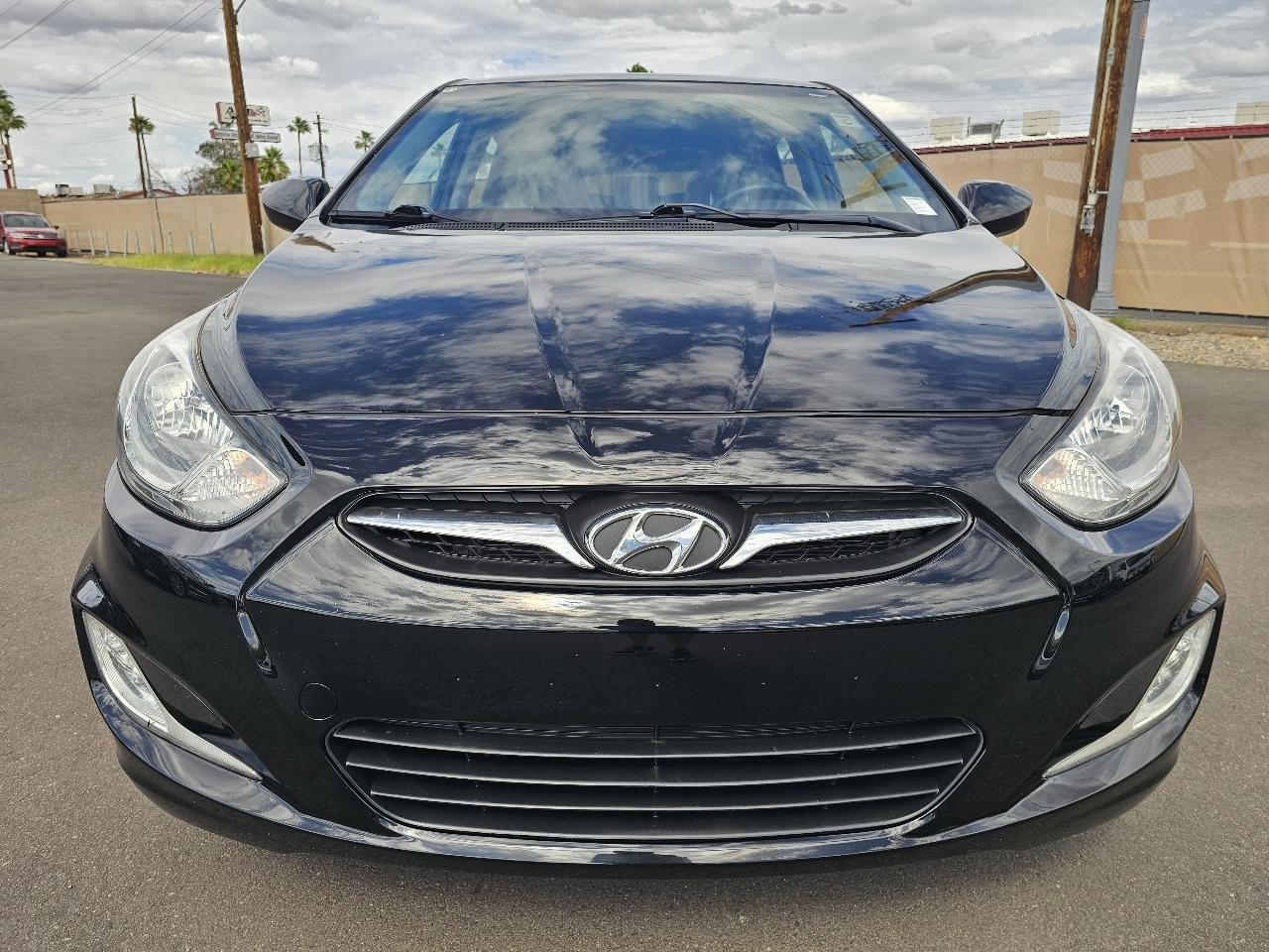 Hyundai Accent SE 5-Door 2012