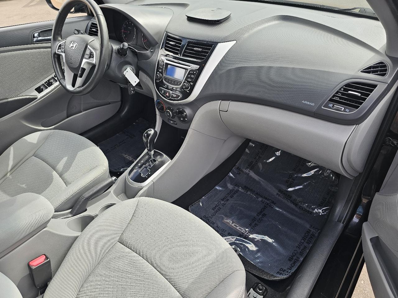 Hyundai Accent SE 5-Door 2012