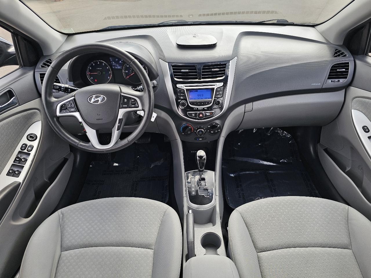 Hyundai Accent SE 5-Door 2012