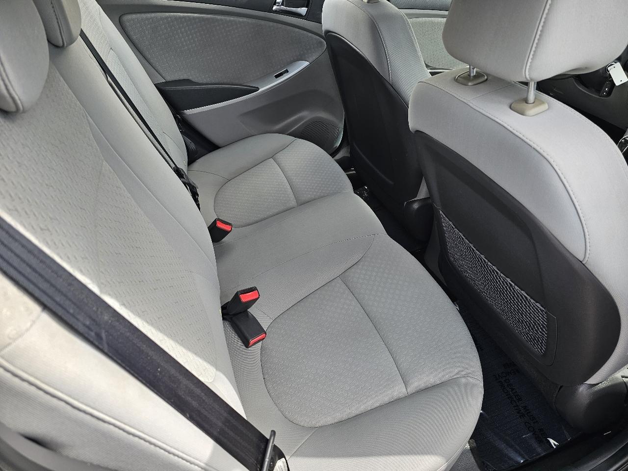 Hyundai Accent SE 5-Door 2012