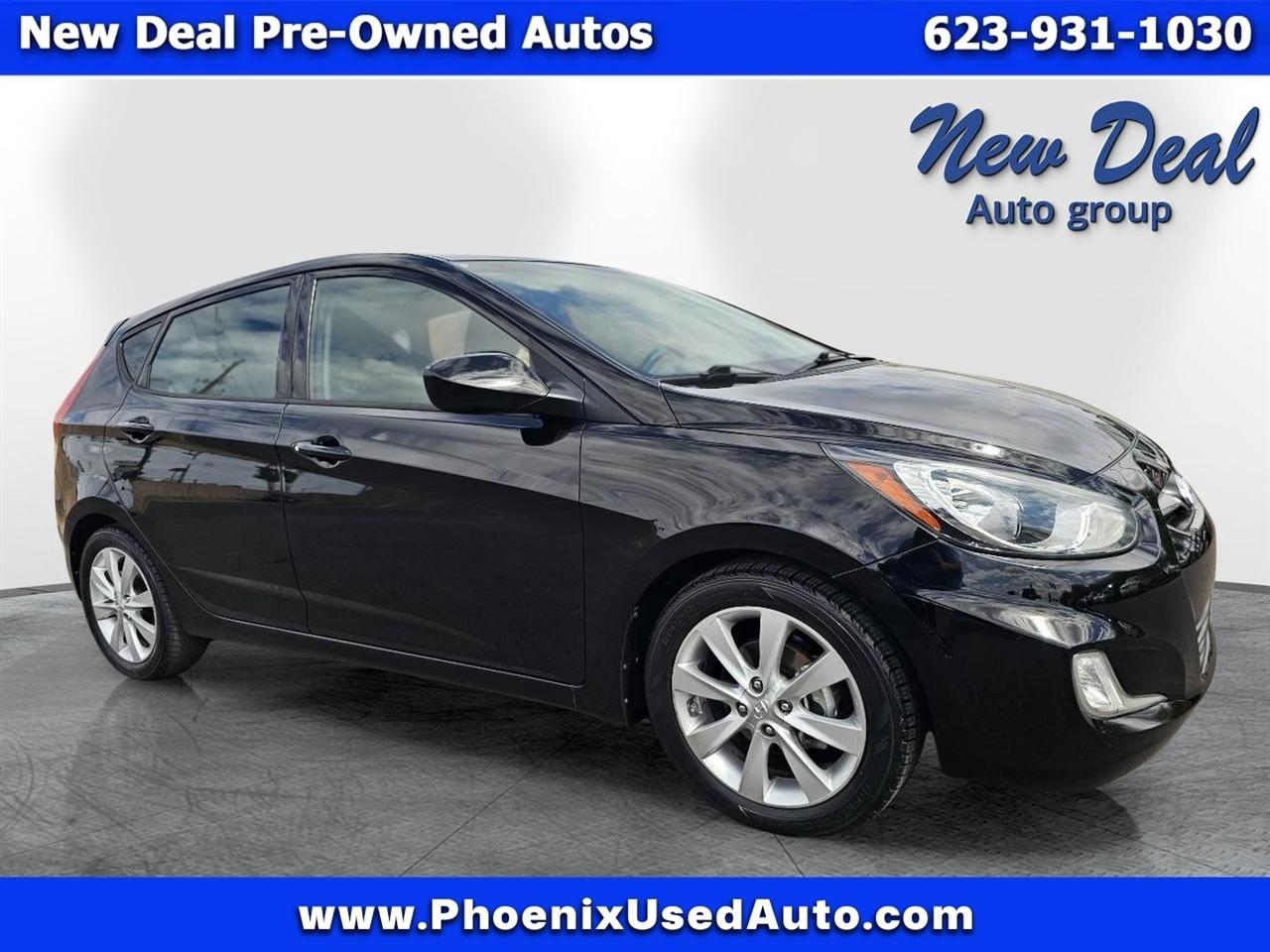 2012 Hyundai Accent SE 5-Door