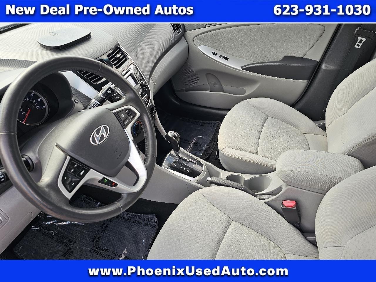 Hyundai Accent SE 5-Door 2012