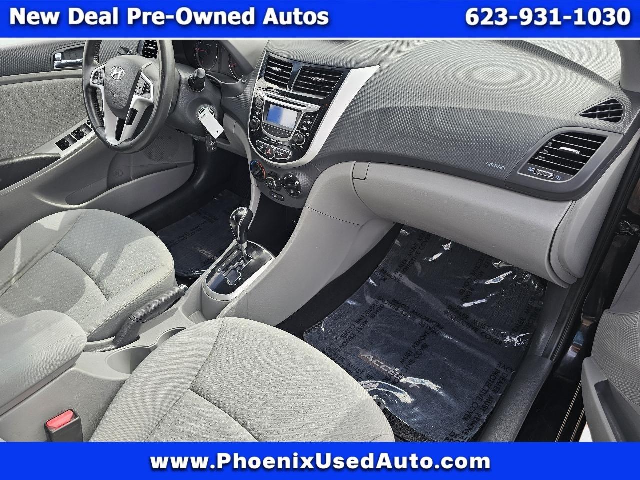 Hyundai Accent SE 5-Door 2012