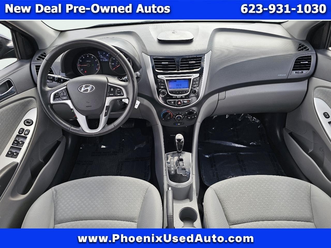 Hyundai Accent SE 5-Door 2012