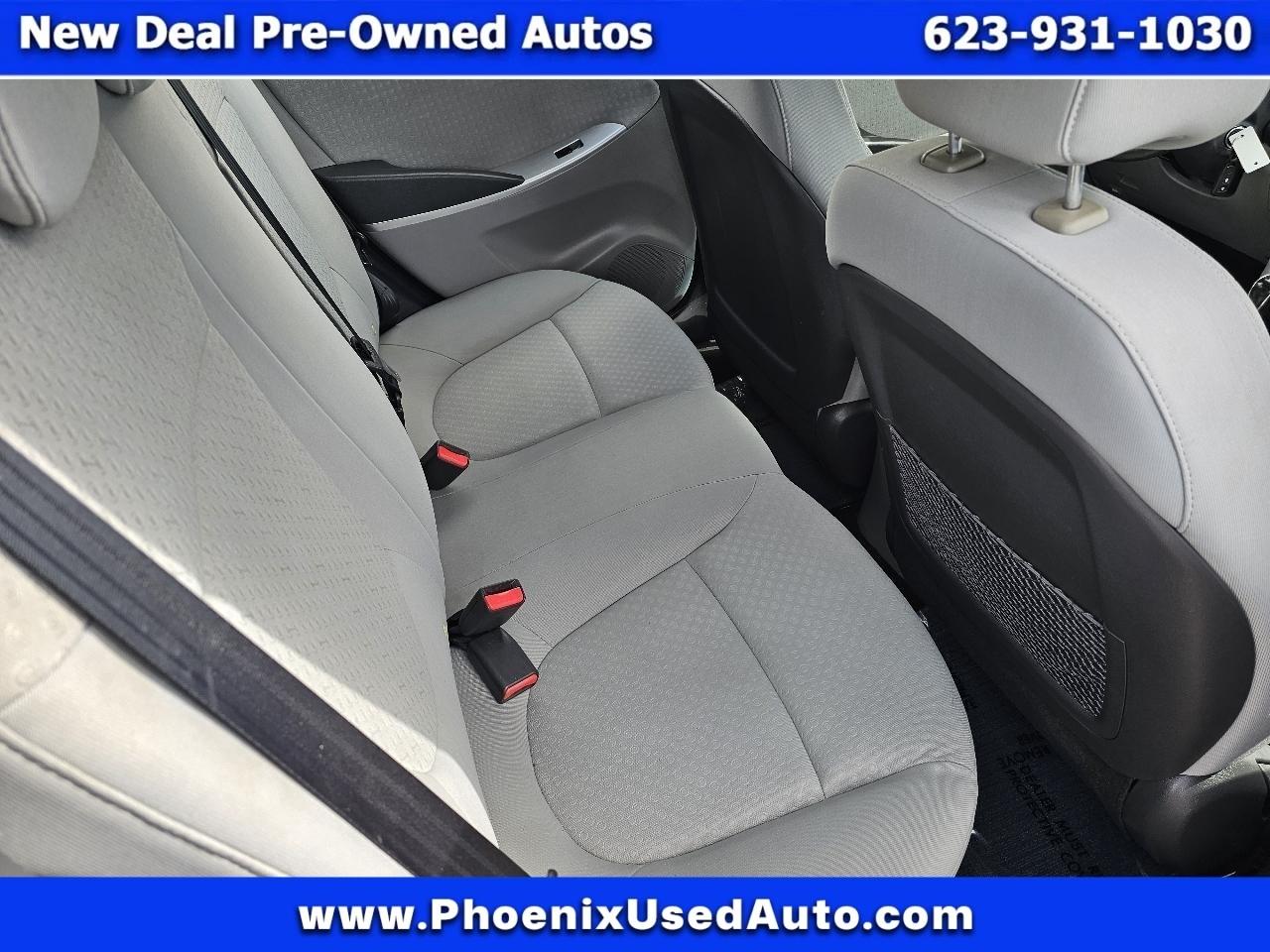 Hyundai Accent SE 5-Door 2012