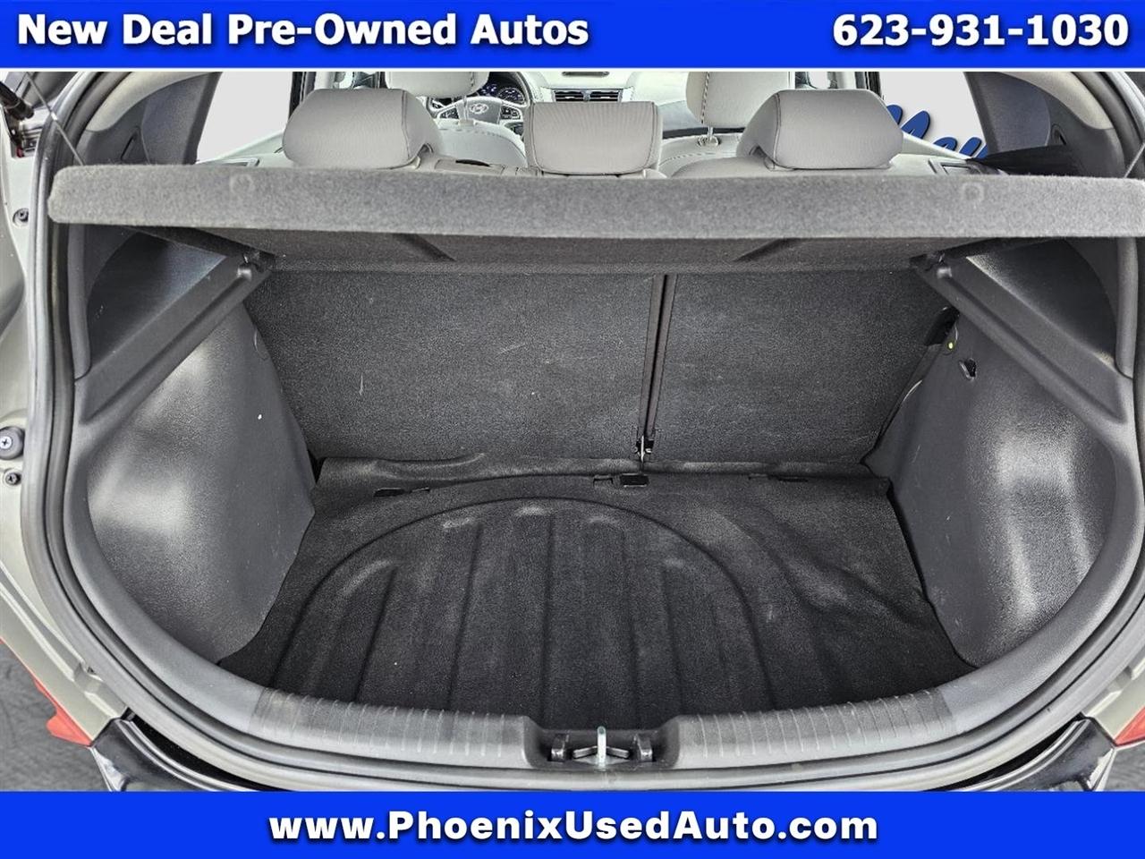 Hyundai Accent SE 5-Door 2012