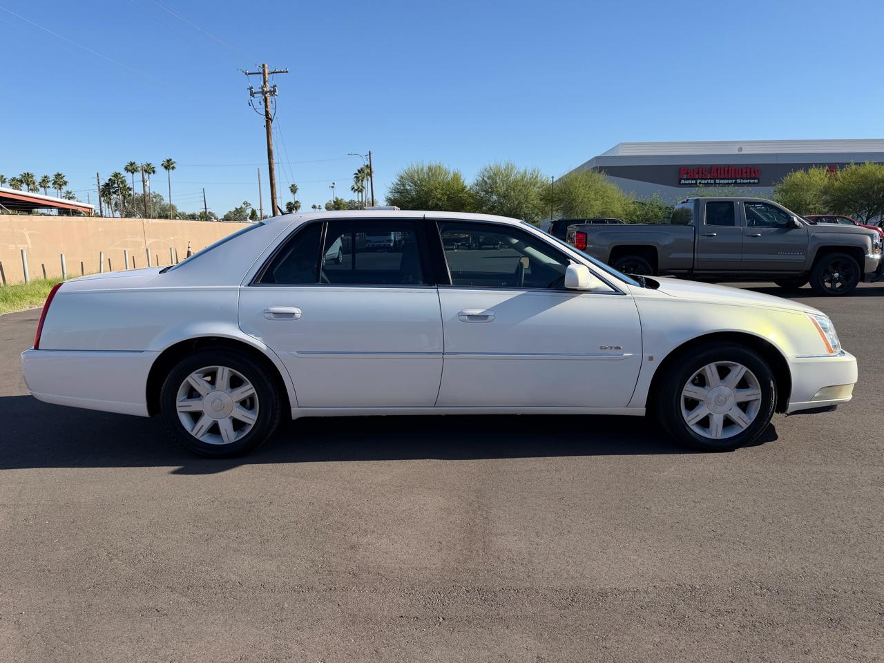 Cadillac DTS Sedan 2006