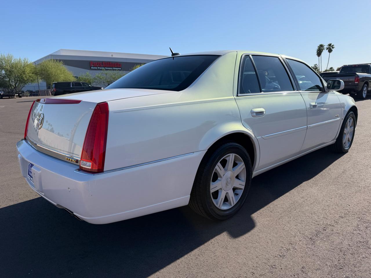 Cadillac DTS Sedan 2006