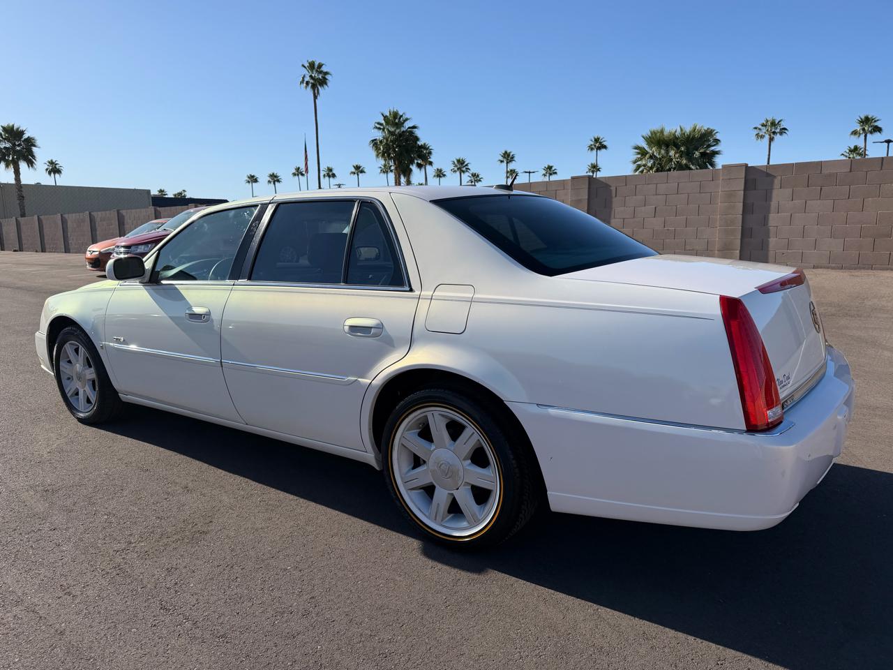 Cadillac DTS Sedan 2006