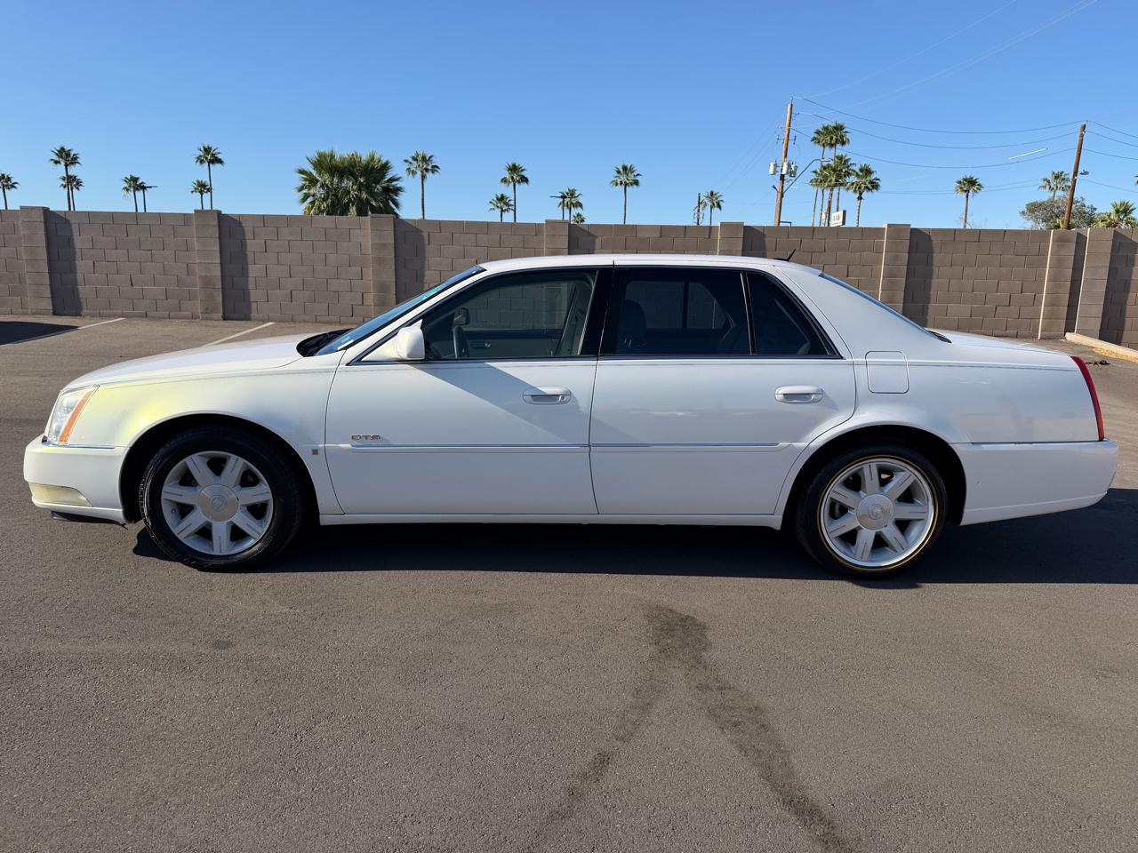 Cadillac DTS Sedan 2006