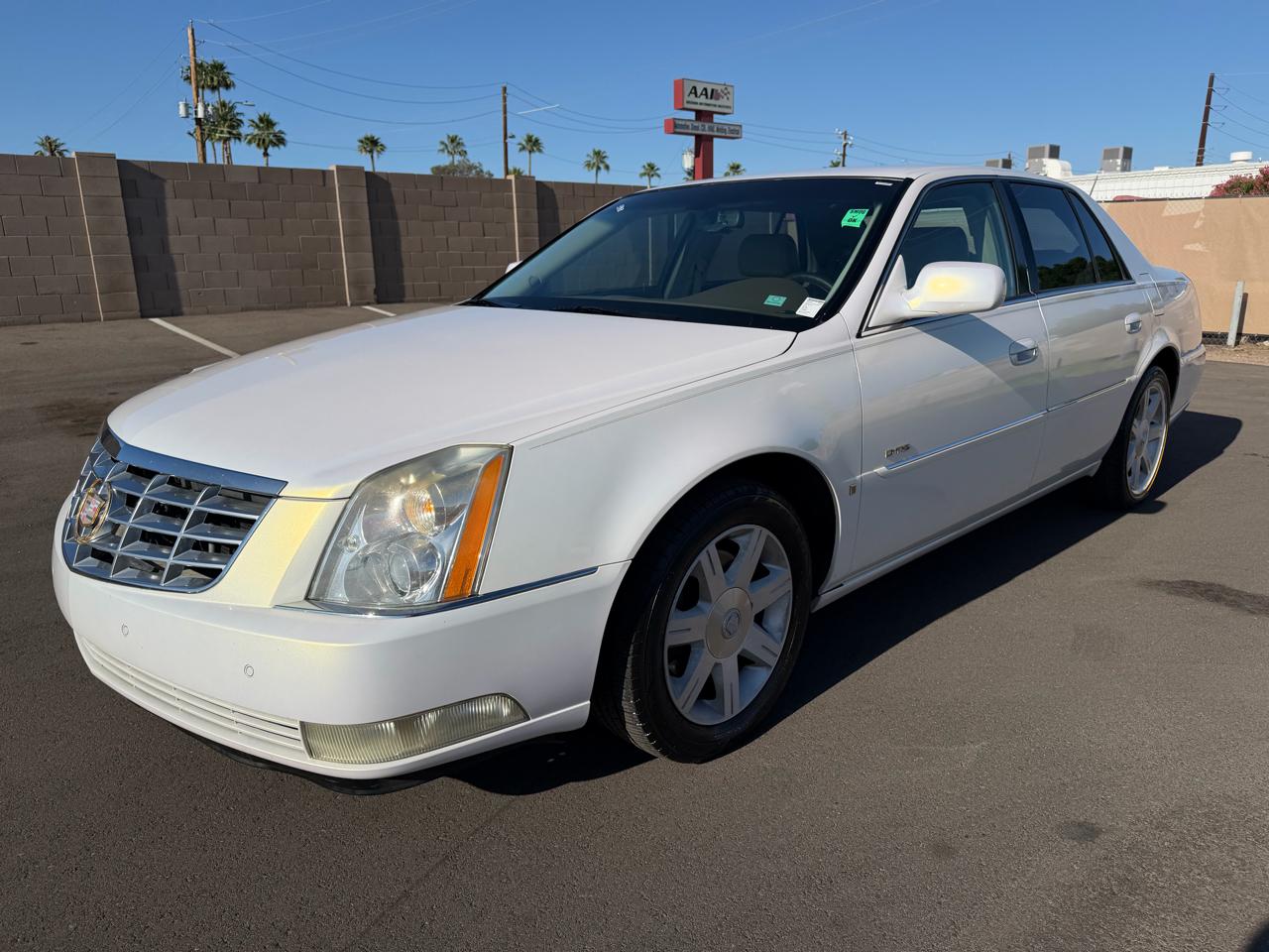Cadillac DTS Sedan 2006