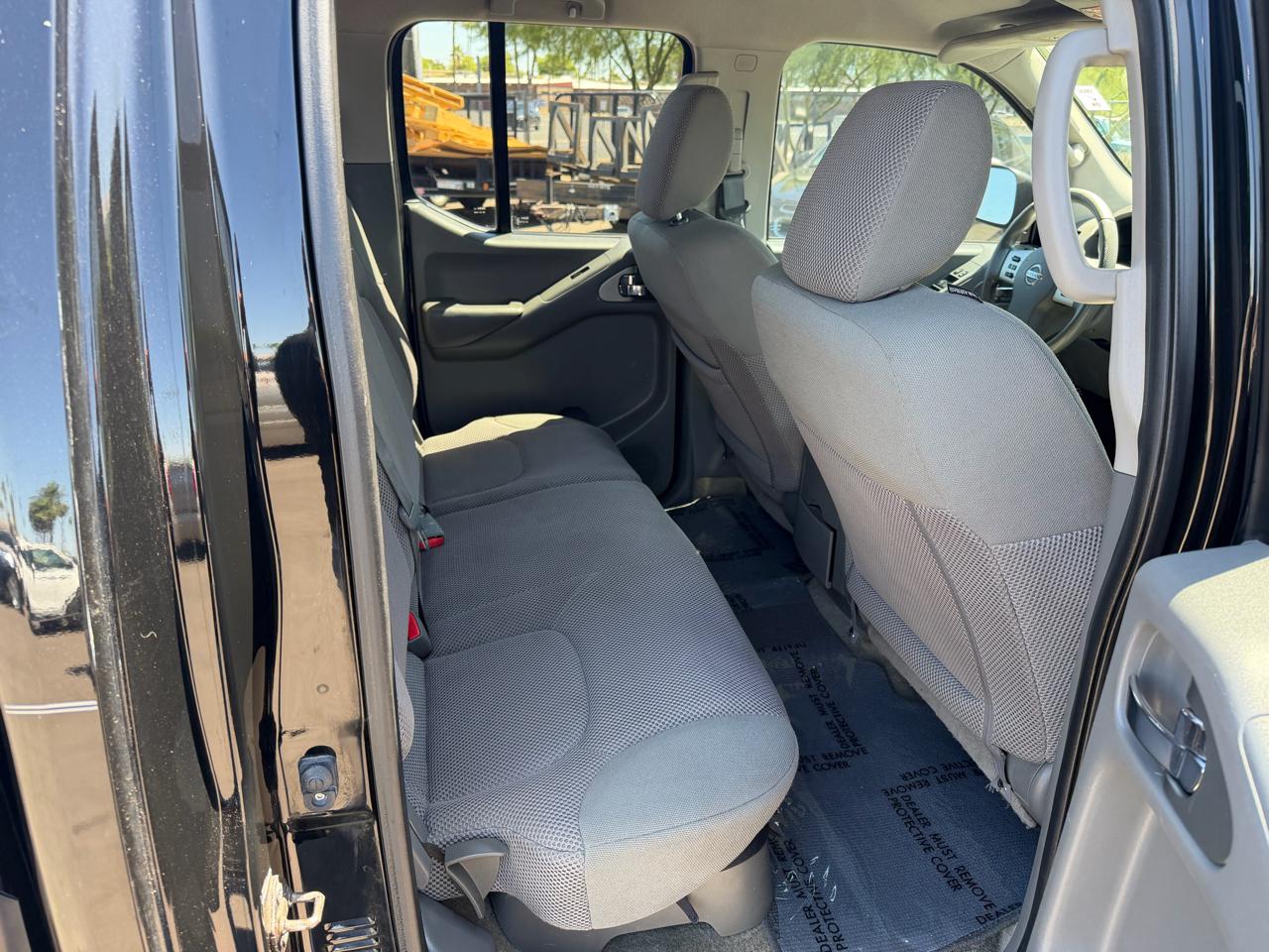 Nissan Frontier S Crew Cab 5AT 2WD 2015