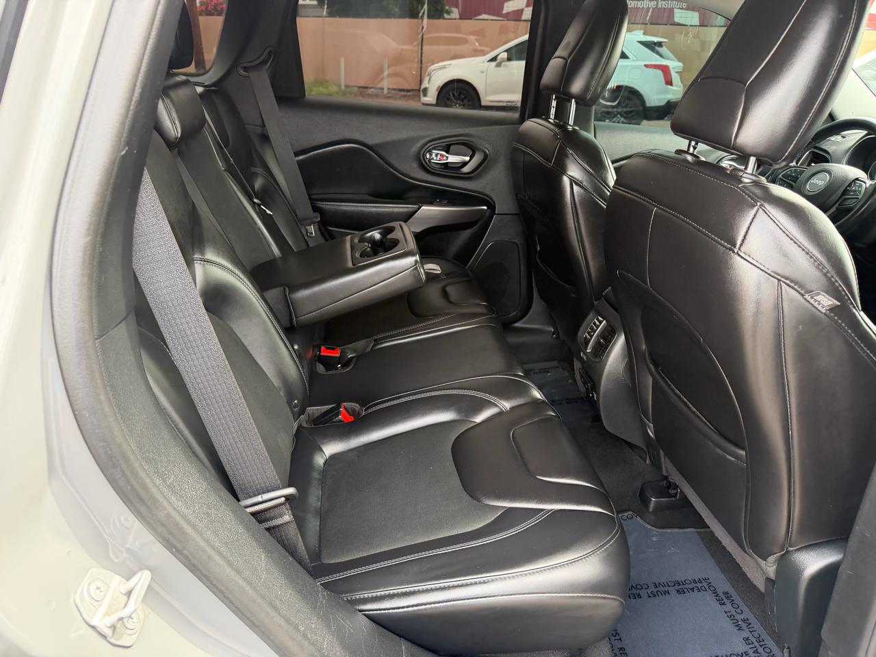 Jeep Cherokee Latitude Plus FWD 2019