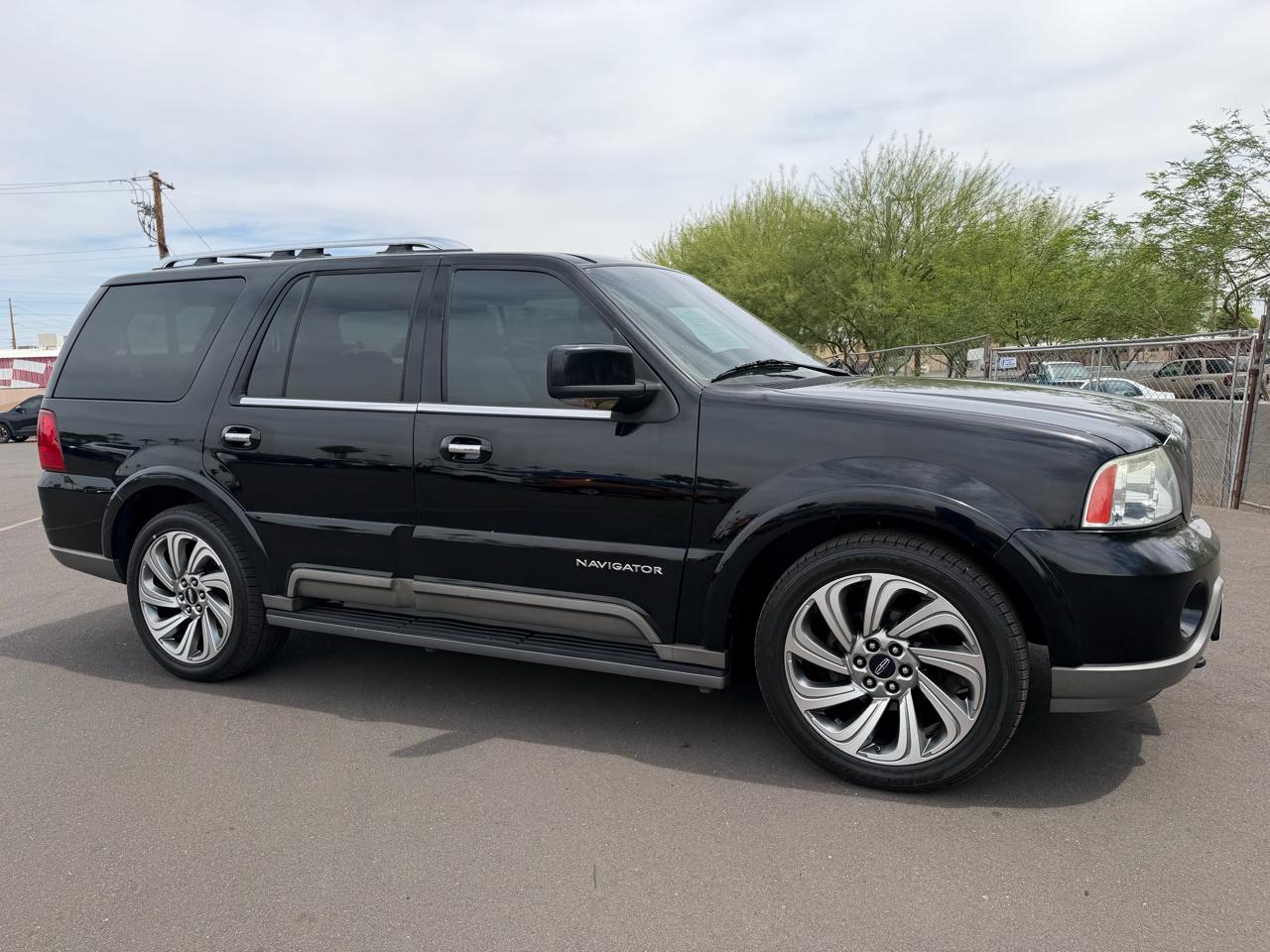 Lincoln Navigator Luxury 2WD 2004