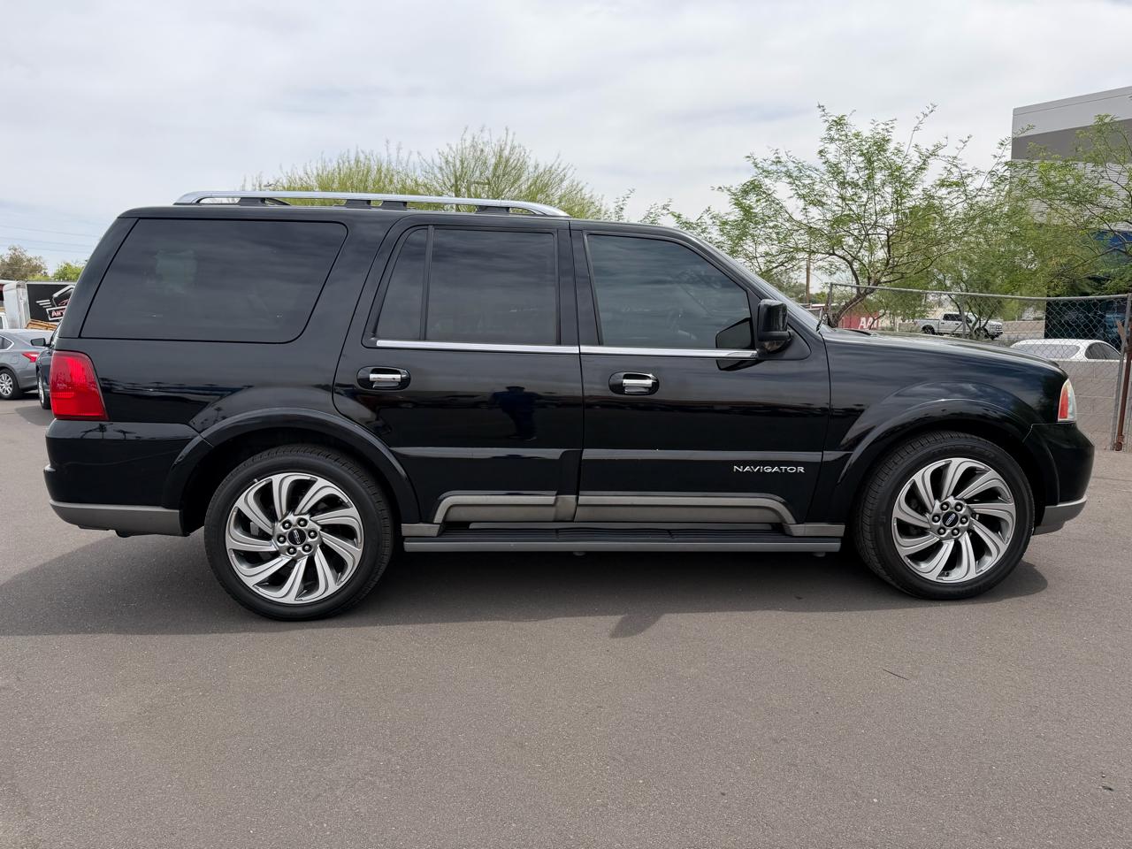 Lincoln Navigator Luxury 2WD 2004