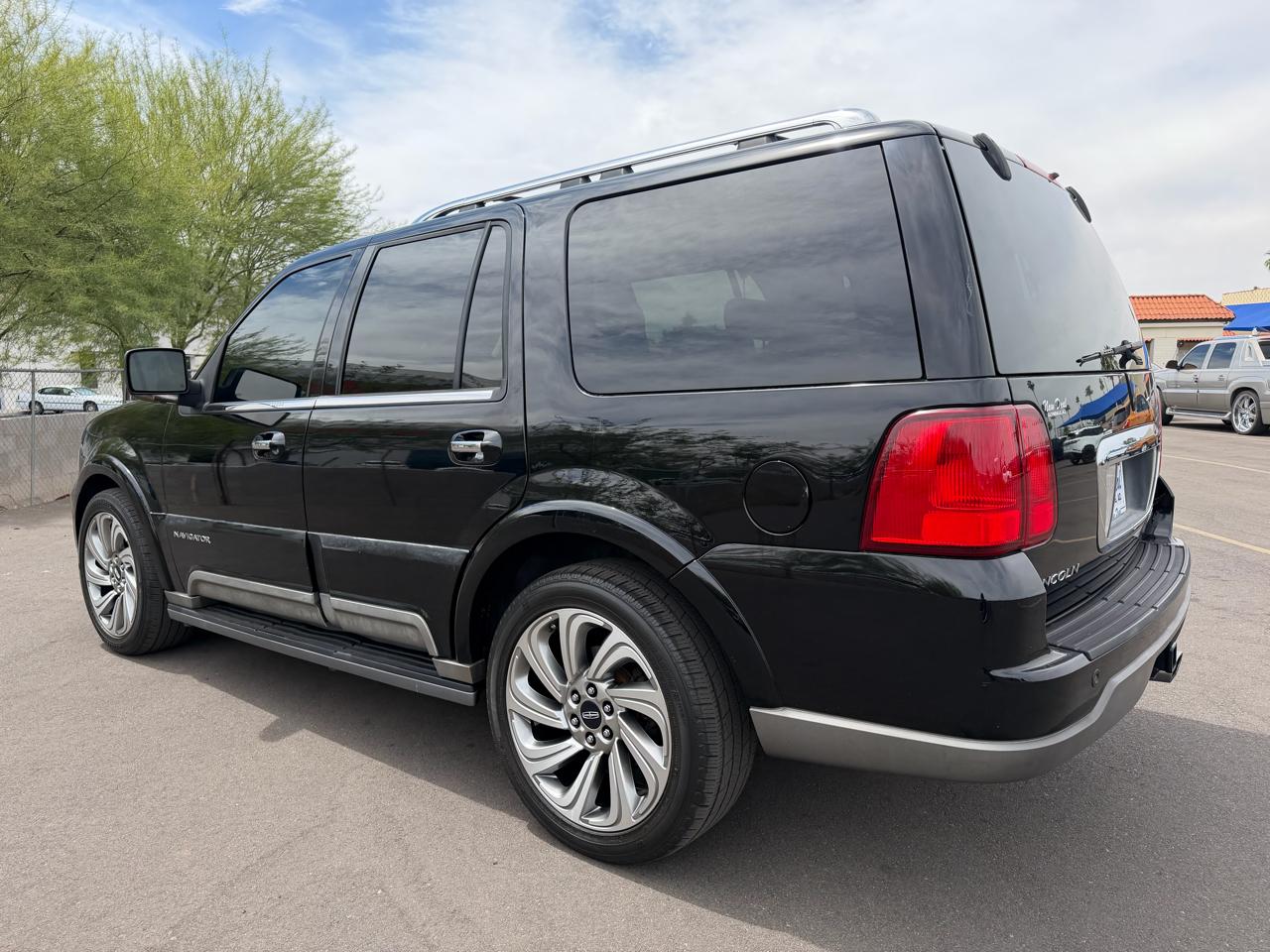 Lincoln Navigator Luxury 2WD 2004