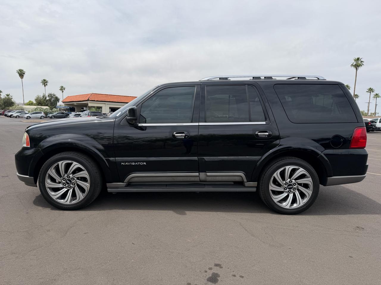 Lincoln Navigator Luxury 2WD 2004