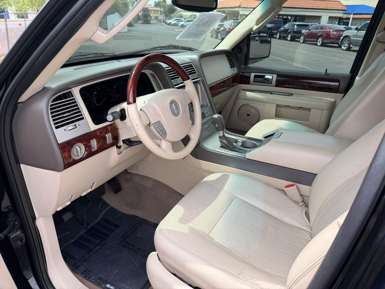 Lincoln Navigator Luxury 2WD 2004