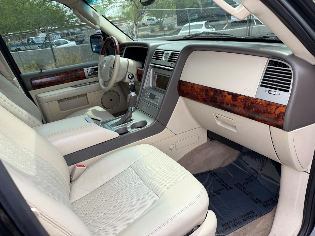 Lincoln Navigator Luxury 2WD 2004