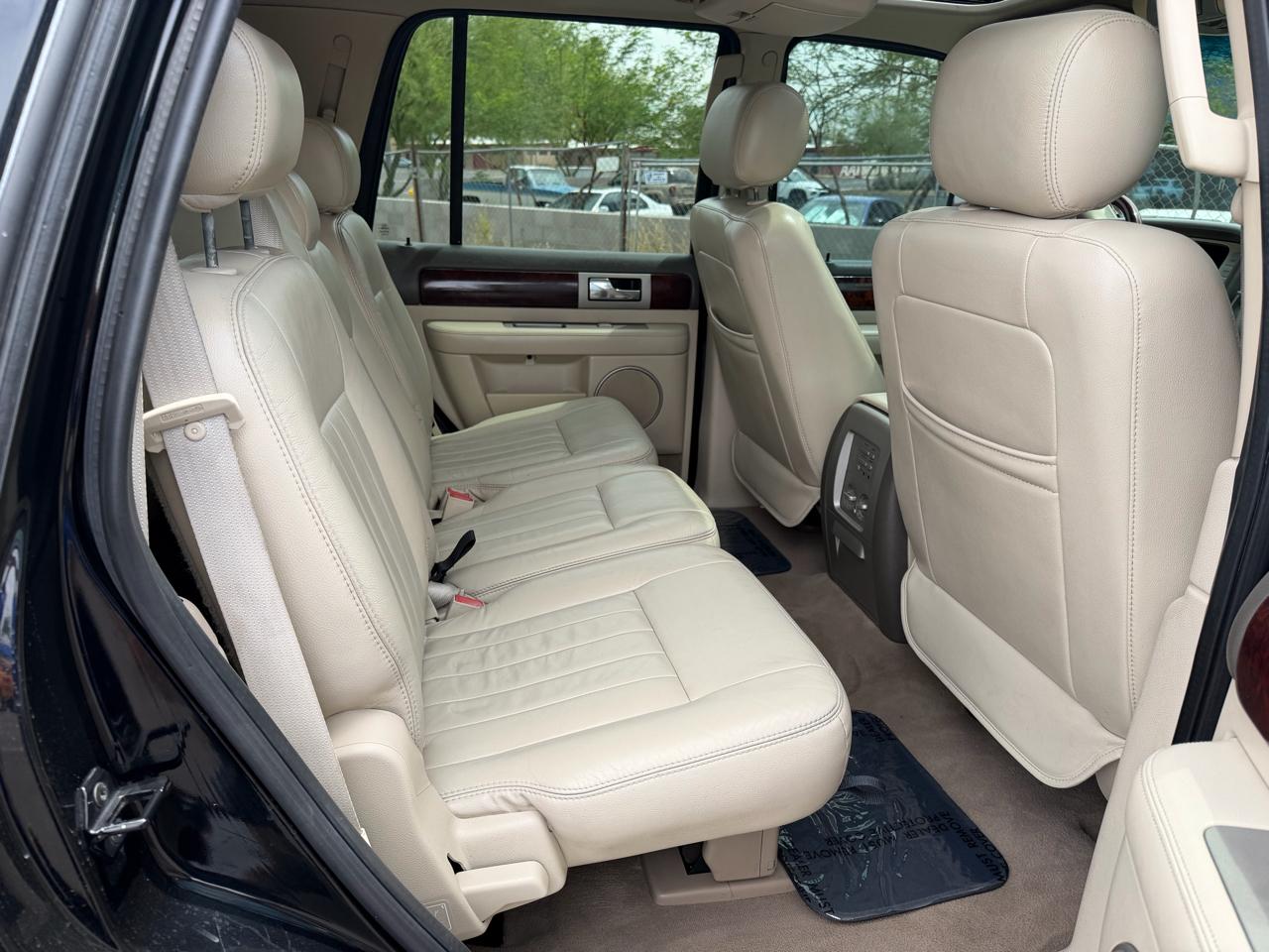 Lincoln Navigator Luxury 2WD 2004