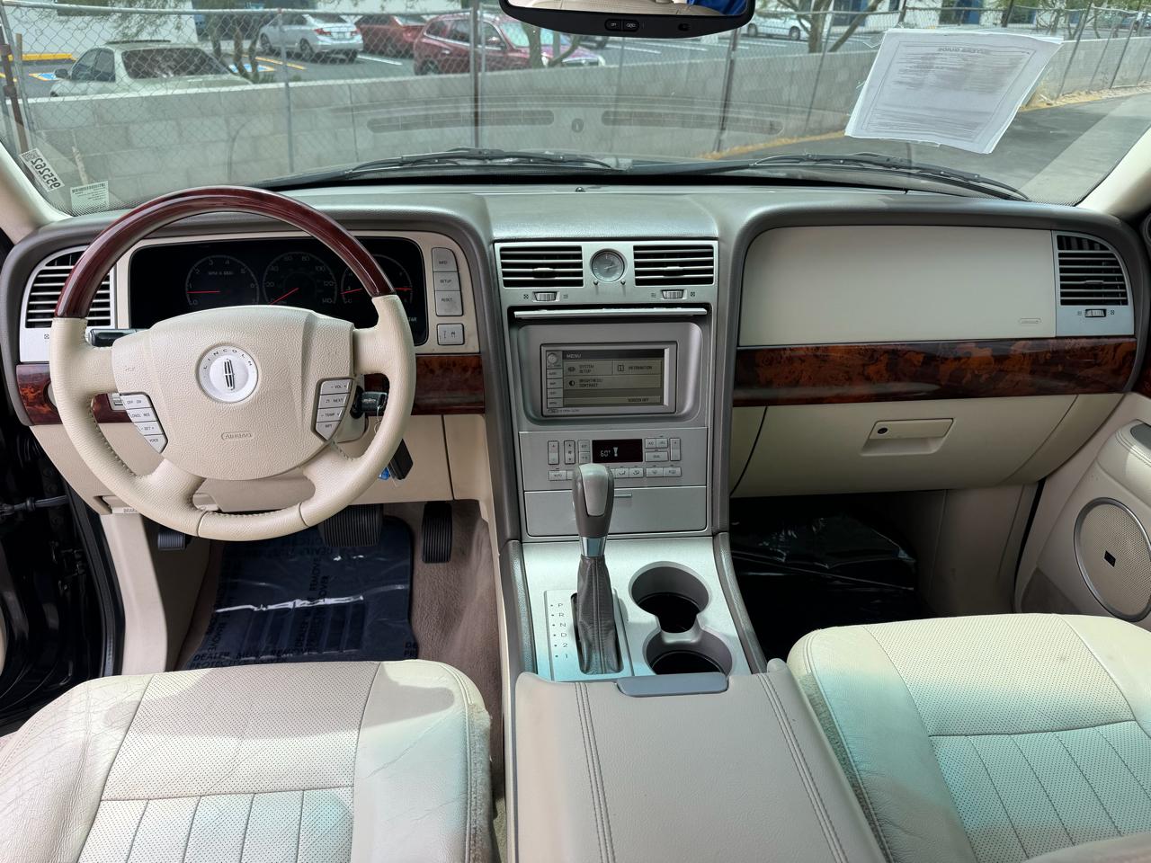 Lincoln Navigator Luxury 2WD 2004
