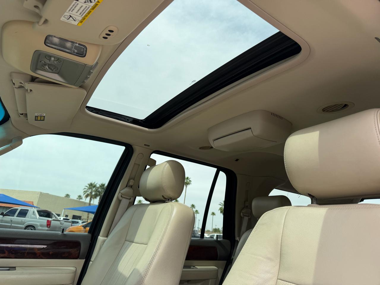 Lincoln Navigator Luxury 2WD 2004