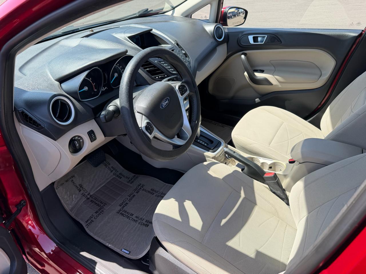 Ford Fiesta SE Sedan 2014