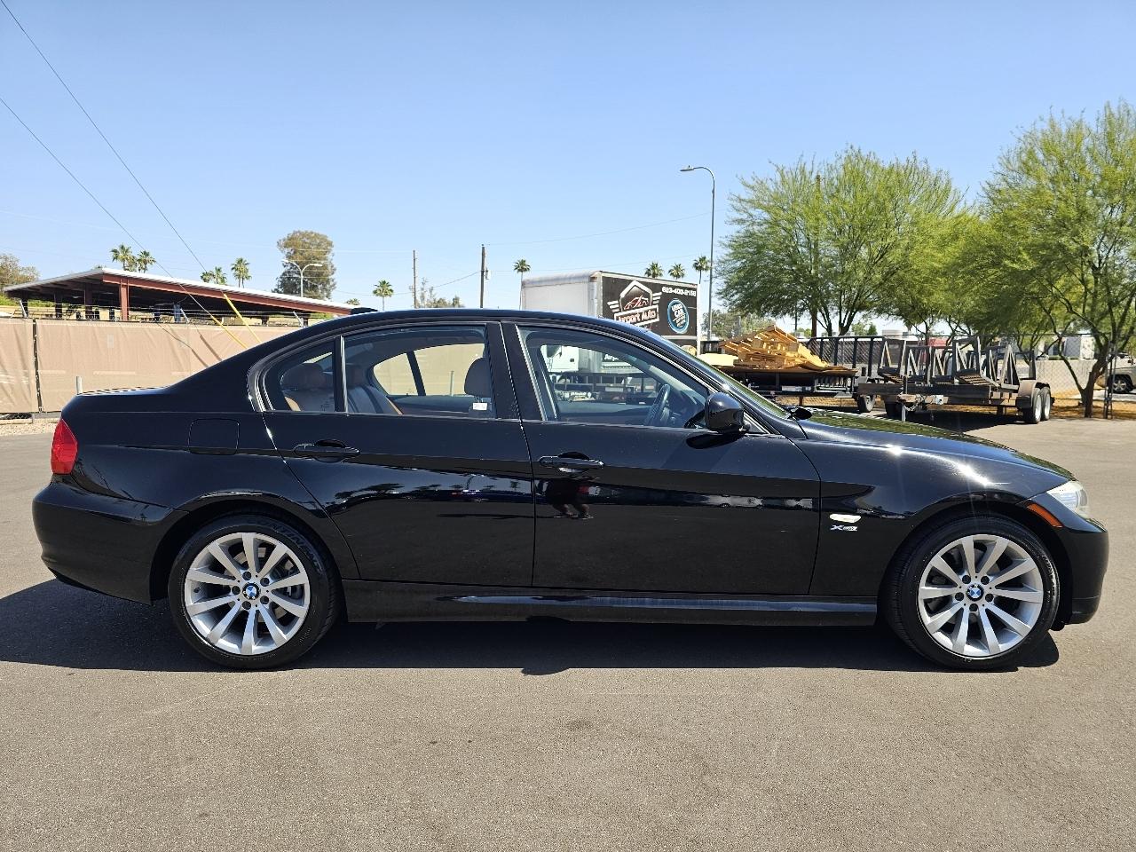 BMW 3-Series 328i xDrive 2011