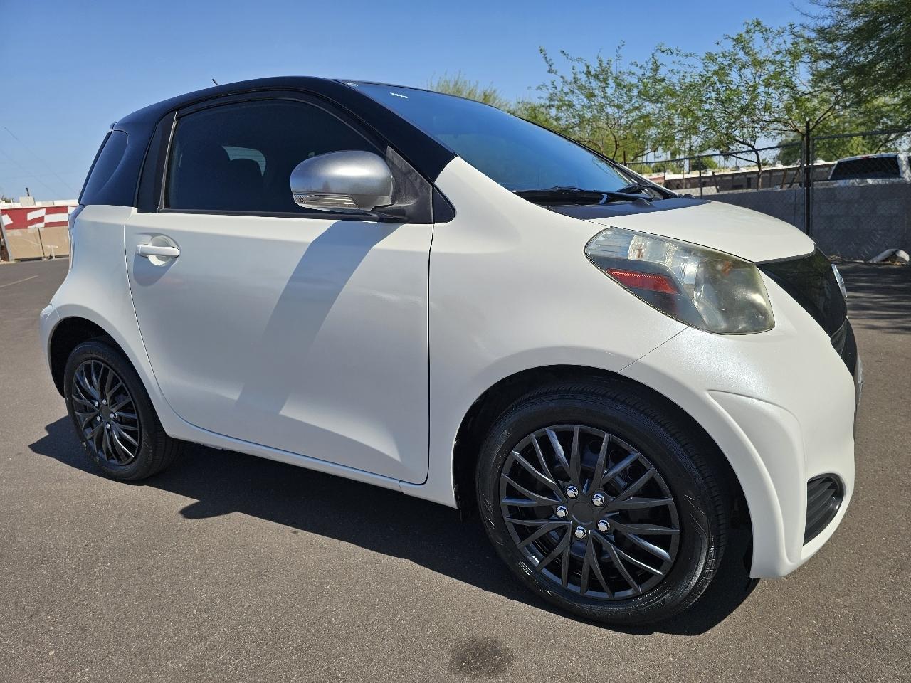Scion iQ 3-Door Hatchback AT 2012